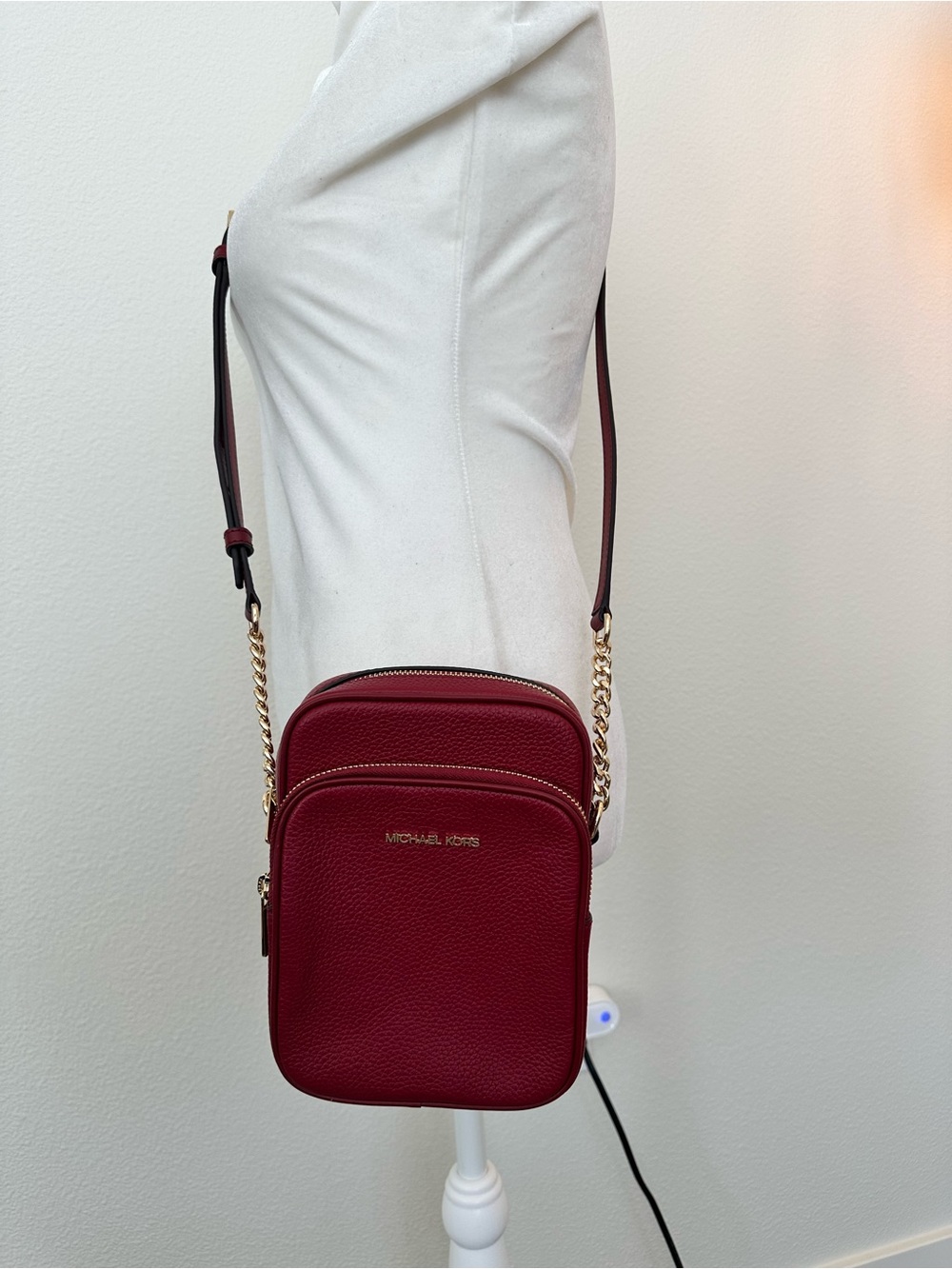 MICHAEL KORS Jet Set Pebbled Leather Crossbody Bag Cherry Red Gold Hardware - Picture 4 of 10